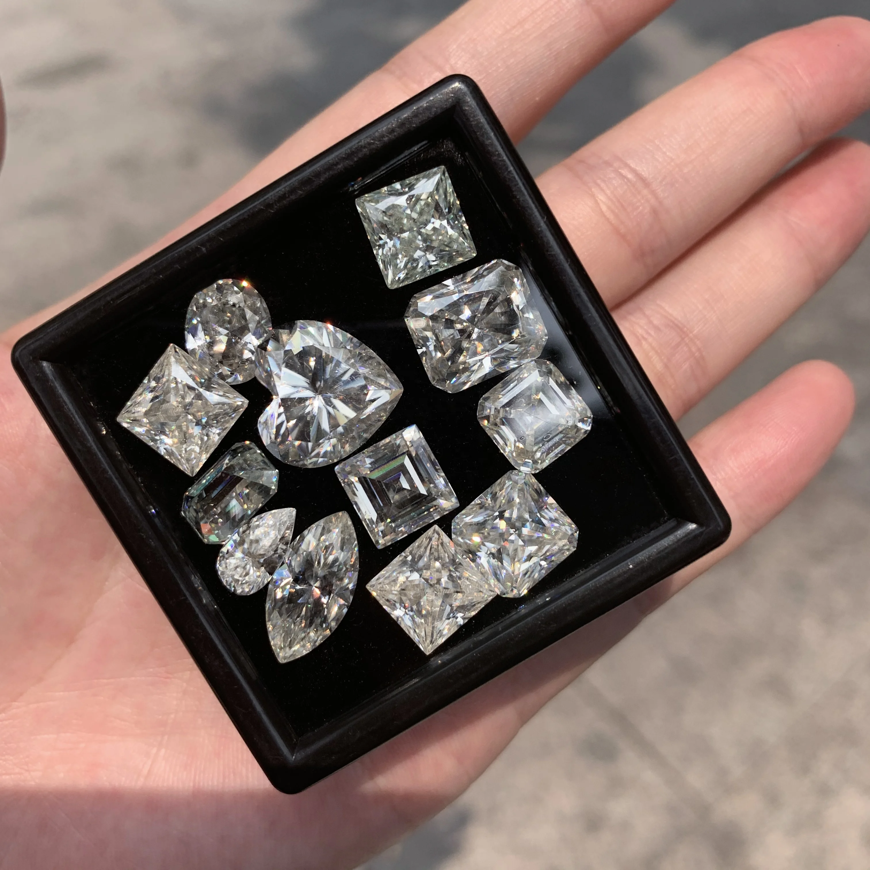 Hot Sale Precious Synthetic Moissanite Diamond Stone Certified Loose Gemstones in Dubai
Hot Sale Precious Synthetic Moissanite Diamond Stone Certified Loose Gemstones in Dubai