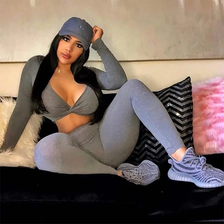 X01432M long sleeves and trousers in solid color two-piece set Fashionable leisure yoga sports two-piece set
X01432M long sleeves and trousers in solid color two-piece set Fashionable leisure yoga sports two-piece set