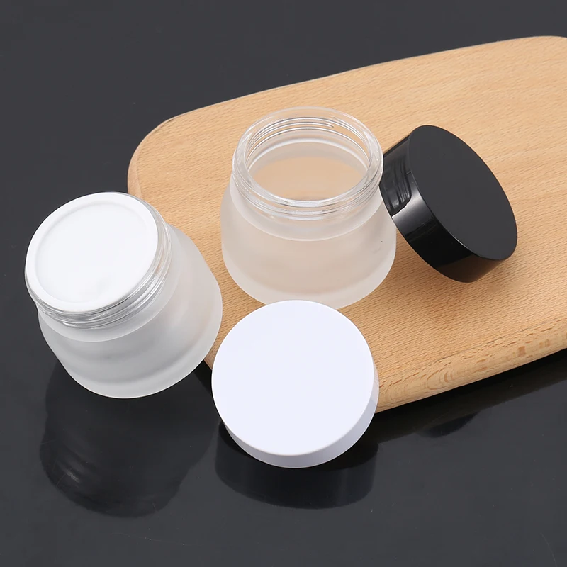 Wholesa cosmetic luxury face cream jar facial eye cream jar 50g with white black cap
Wholesa cosmetic luxury face cream jar facial eye cream jar 50g with white black cap