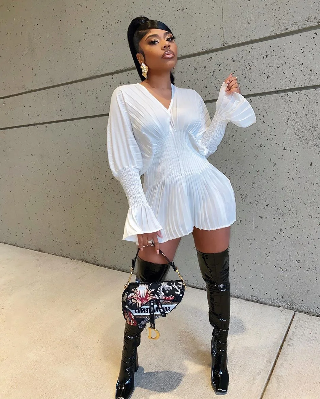 Fashionable Plus Size V-neck Flared Sleeve Women Casual Dresses Summer Flared Pleated Chiffon Dress
Fashionable Plus Size V-neck Flared Sleeve Women Casual Dresses Summer Flared Pleated Chiffon Dress