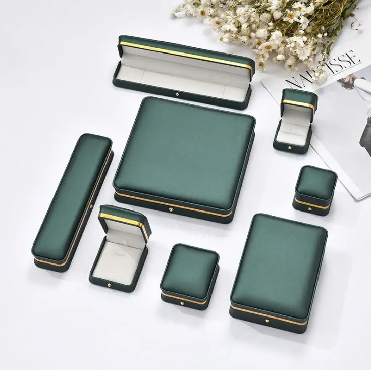 Logo Packing Custom For Packaging Wholesale Luxury Gift Packaging Leather Ring Box ring Box Dark Jewelry Earring Box Green, As picture show
Logo Packing Custom For Packaging Wholesale Luxury Gift Packaging Leather Ring Box ring Box Dark Jewelry Earring Box Green, As picture show