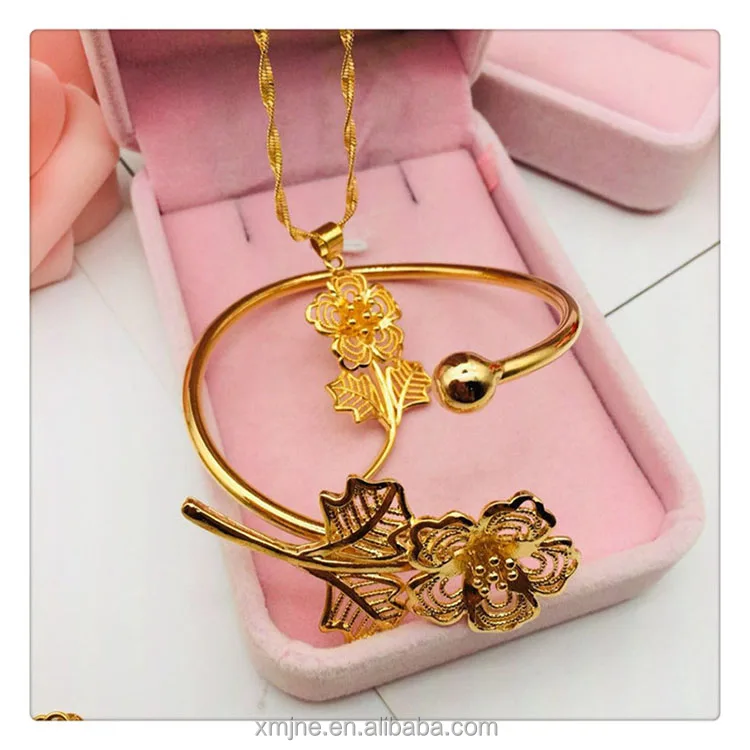 Vietnam Sand Gold Jewelry Brass Gold Plated Jewelry Rose Flower Pendant Flower Bracelet Women's Fashion Accessories
Vietnam Sand Gold Jewelry Brass Gold Plated Jewelry Rose Flower Pendant Flower Bracelet Women's Fashion Accessories