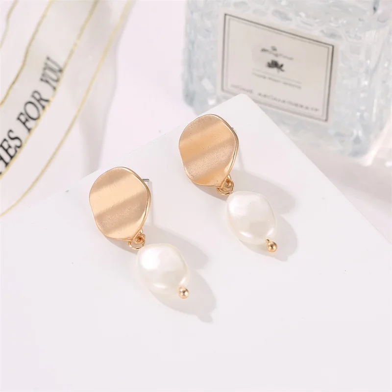 European hot sale wholesale jewellery geometric metal pearl pendant earrings for women, Customized
European hot sale wholesale jewellery geometric metal pearl pendant earrings for women, Customized