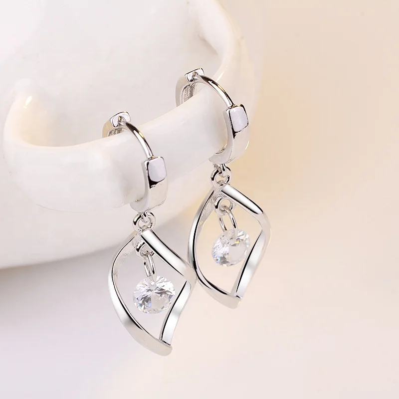 Double Fair Simple Elegant Spiral Cubic Zirconia White Gold Color Drop Earring Feast Party Gift For Women Fashion Jewelry
Double Fair Simple Elegant Spiral Cubic Zirconia White Gold Color Drop Earring Feast Party Gift For Women Fashion Jewelry