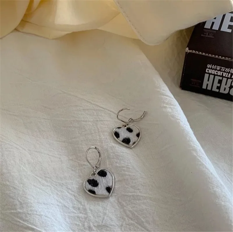 Women Cute Drop Earrings 2020 Small Leopard Cow Designer Earrings Silver Plated Fur Earrings Wholesale
Women Cute Drop Earrings 2020 Small Leopard Cow Designer Earrings Silver Plated Fur Earrings Wholesale