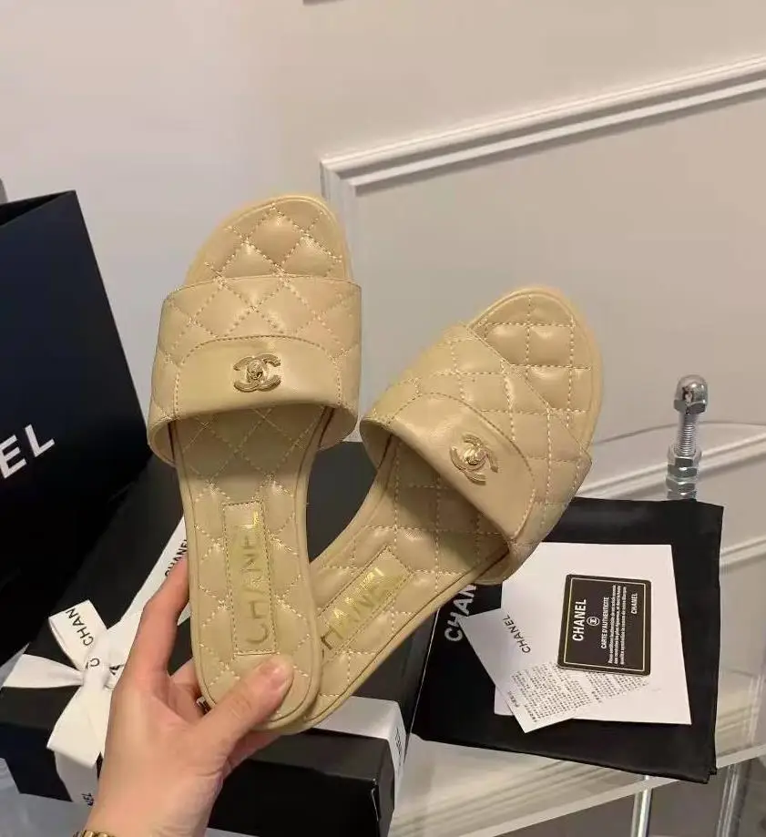 2022 Summer women slippers fashion New Small flat heel slippers casual breathable Small sachet bag buckle Women's Slippers, 4 colors
2022 Summer women slippers fashion New Small flat heel slippers casual breathable Small sachet bag buckle Women's Slippers, 4 colors