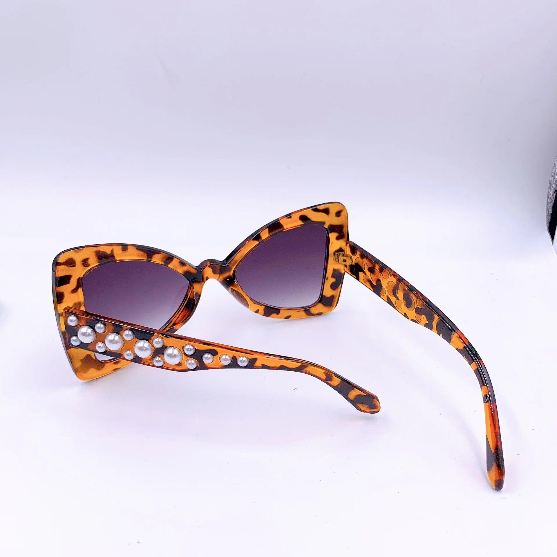 2021 wholesale kids sunglasses butterfly style pearl legs sunglasses for girls
2021 wholesale kids sunglasses butterfly style pearl legs sunglasses for girls