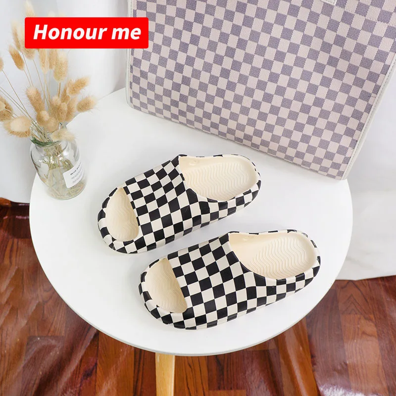 2022 influencer new slippers women Casual Soft Soled checkerboard grid girl heart fashion trend women's sandals drop ship
2022 influencer new slippers women Casual Soft Soled checkerboard grid girl heart fashion trend women's sandals drop ship