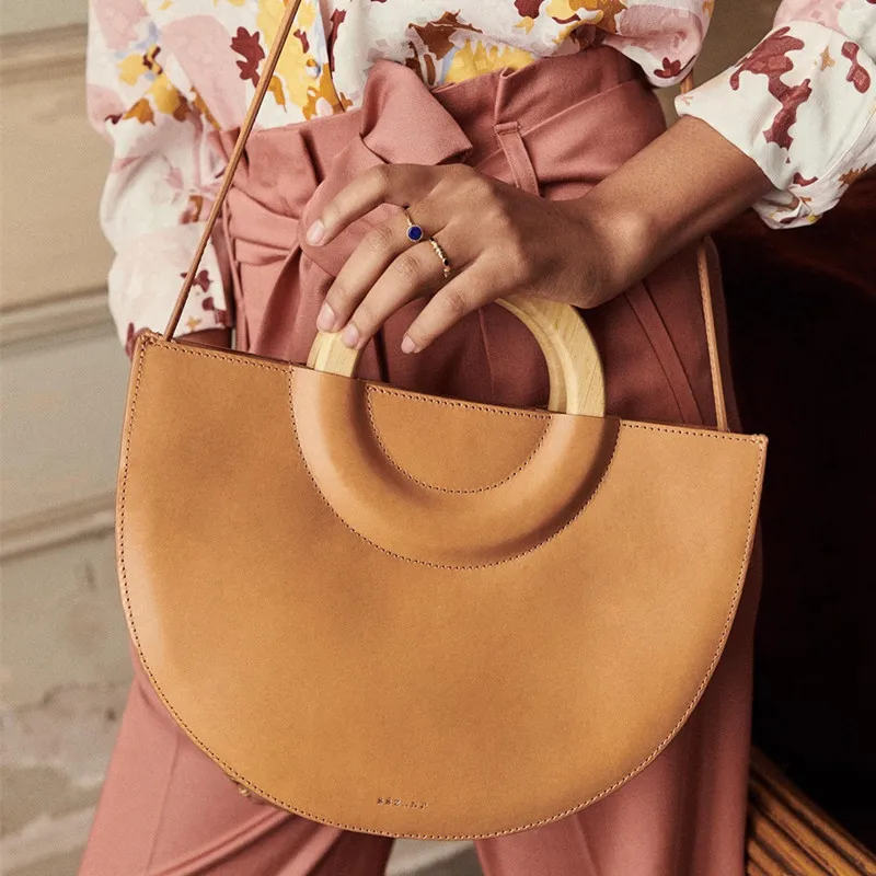 Angedanlia semicircular moon hand bags 2019 unique design women lady handbag with wood handle, Customsized
Angedanlia semicircular moon hand bags 2019 unique design women lady handbag with wood handle, Customsized