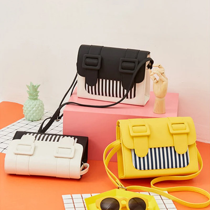 Mailman bag Woman's summer versatile new 2021 hot one shoulder crossbody bag, As shown in the figure below
Mailman bag Woman's summer versatile new 2021 hot one shoulder crossbody bag, As shown in the figure below