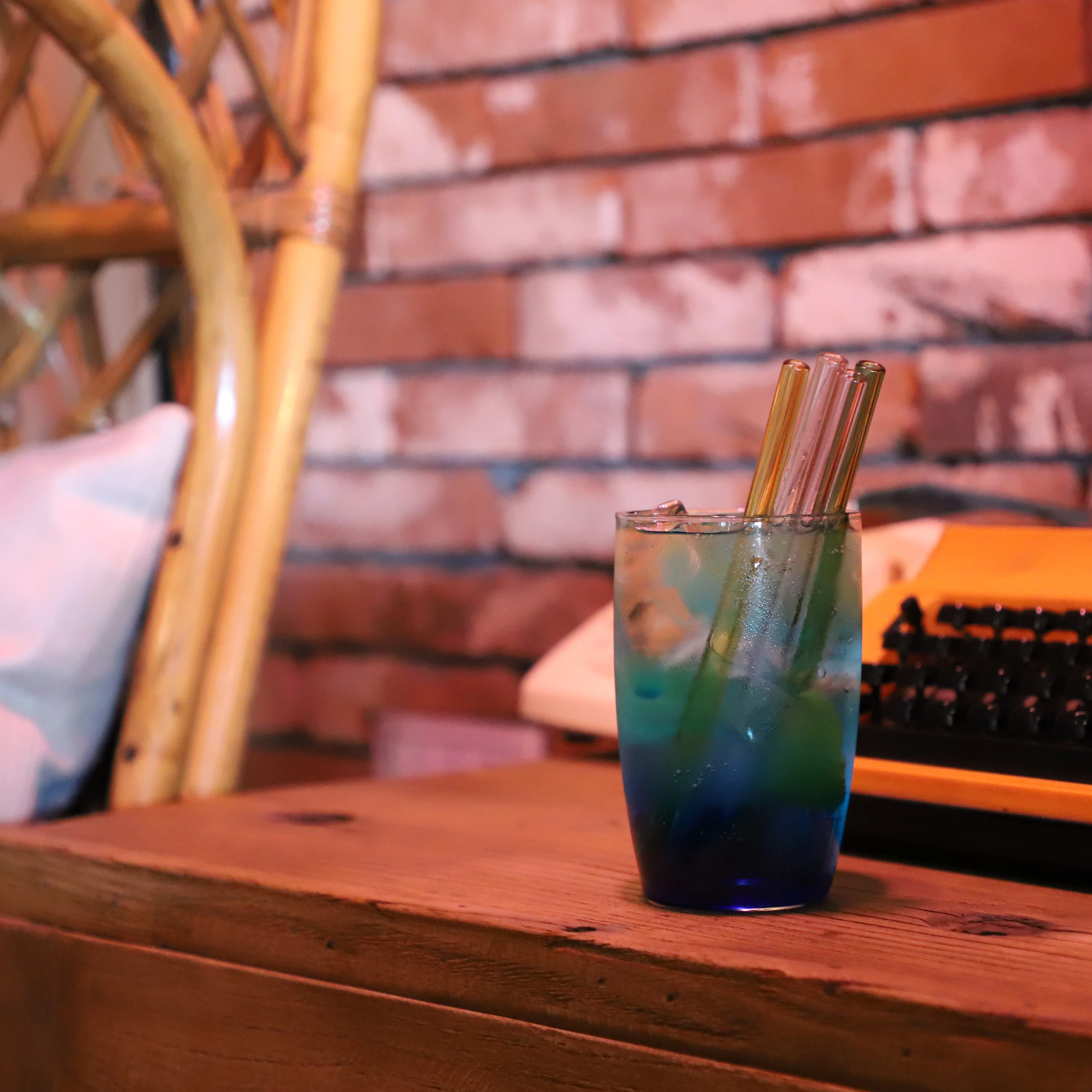 2021 hot sales Colored Glass Environmental protection and safety Drinking Straw, Clear / colored
2021 hot sales Colored Glass Environmental protection and safety Drinking Straw, Clear / colored