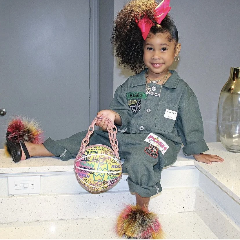 Wholesale Fluffy Raccoon Faux Fox Fur Slippers Slides With Purse Set For kids
Wholesale Fluffy Raccoon Faux Fox Fur Slippers Slides With Purse Set For kids