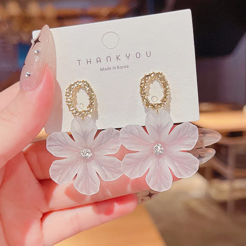 Super fairy Sen department acrylic transparent flowers Stud earrings temperament earrings Cold wind earrings female
Super fairy Sen department acrylic transparent flowers Stud earrings temperament earrings Cold wind earrings female