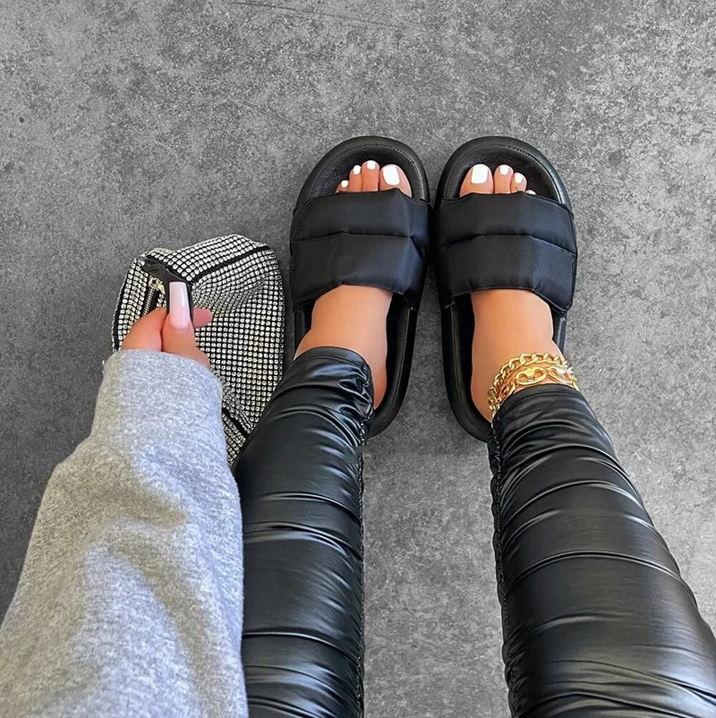 Hot Selling Simple Style Black Wine Red Coffee Cloth Women Slide Shoes 2021 Comfortable Soft Thick Bottom Sandals Slippers Pumps, Black coffee yellow wine red
Hot Selling Simple Style Black Wine Red Coffee Cloth Women Slide Shoes 2021 Comfortable Soft Thick Bottom Sandals Slippers Pumps, Black coffee yellow wine red