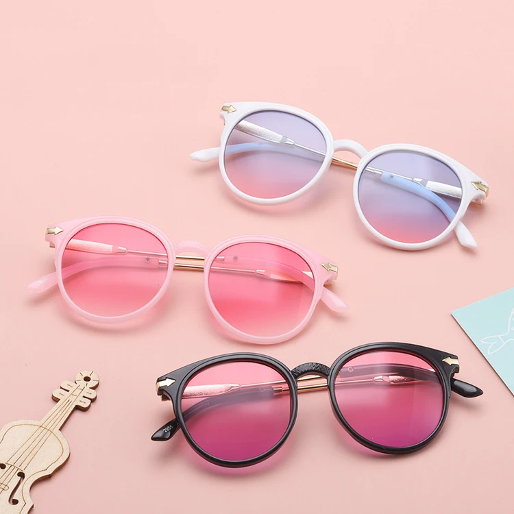 DOISYER 2020 new fashion eco-friendly designer spring unique round bulk of kids sunglasses
DOISYER 2020 new fashion eco-friendly designer spring unique round bulk of kids sunglasses