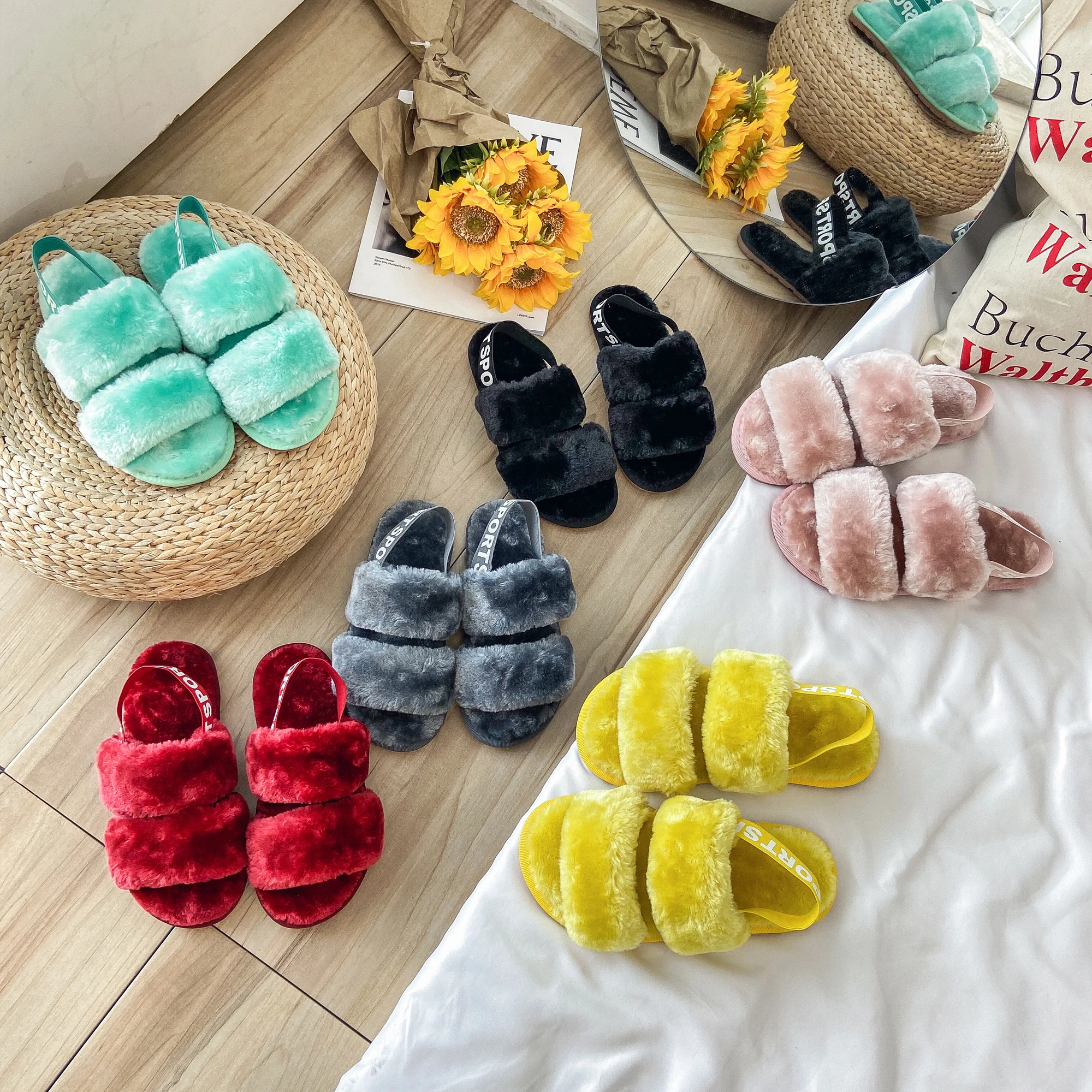 2021 Custom women fashion faux fur slide soft indoor Fluffy Furry winter Fur Slides Slippers for Women, As picture
2021 Custom women fashion faux fur slide soft indoor Fluffy Furry winter Fur Slides Slippers for Women, As picture