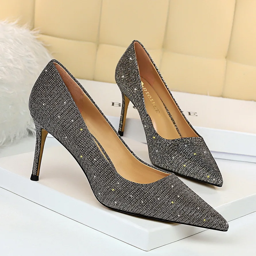 Women high heel pointed thin heel diamond shinning brilliant low top non slip casual business women shoes
Women high heel pointed thin heel diamond shinning brilliant low top non slip casual business women shoes