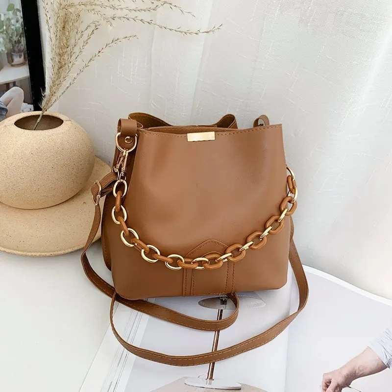 2021 fashion mobile phone bag European designer PU ladies big bag simple European and American ladies handbag wholesale
2021 fashion mobile phone bag European designer PU ladies big bag simple European and American ladies handbag wholesale