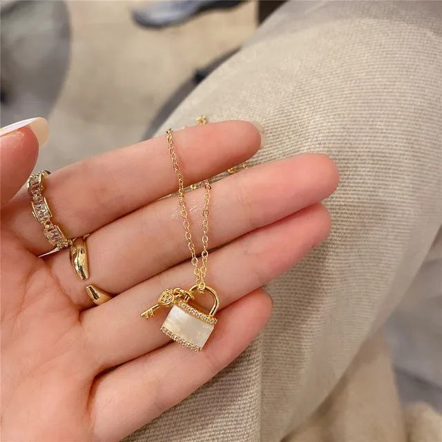 2021 New Women Party Jewelry Key Lock Pendant Necklace 18K Gold Lock Shaped Zircon Necklace Accessories
2021 New Women Party Jewelry Key Lock Pendant Necklace 18K Gold Lock Shaped Zircon Necklace Accessories