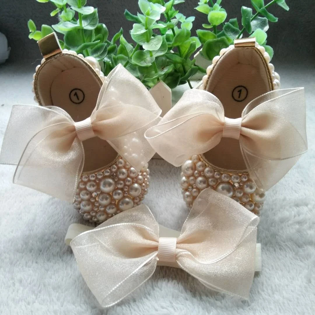 Custom Baby Crib Shoes Toddler Girl Pearl Baptism Shoes with Hair Bow Set for First Walk Gift
Custom Baby Crib Shoes Toddler Girl Pearl Baptism Shoes with Hair Bow Set for First Walk Gift