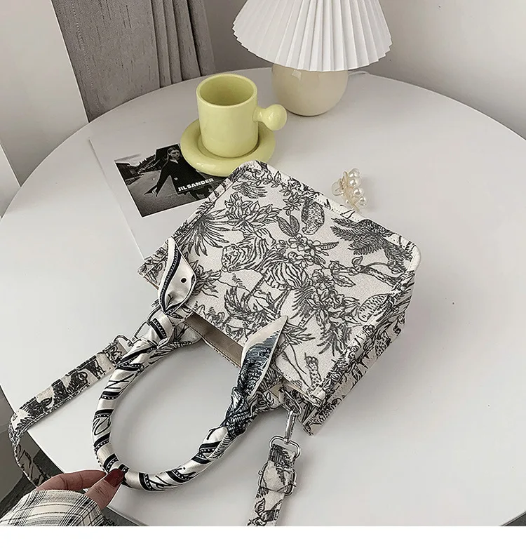 Hot Selling New Tote Bag Jacquard Embroidered Cotton Linen Bag Large Capacity Handbag Shoulder Bag
Hot Selling New Tote Bag Jacquard Embroidered Cotton Linen Bag Large Capacity Handbag Shoulder Bag