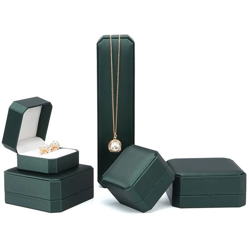 Custom Logo Luxury Green Flip Top Paper Necklace Set Jewelry Packaging Box, Customized color,pink,white,green,black,gray and so on
Custom Logo Luxury Green Flip Top Paper Necklace Set Jewelry Packaging Box, Customized color,pink,white,green,black,gray and so on