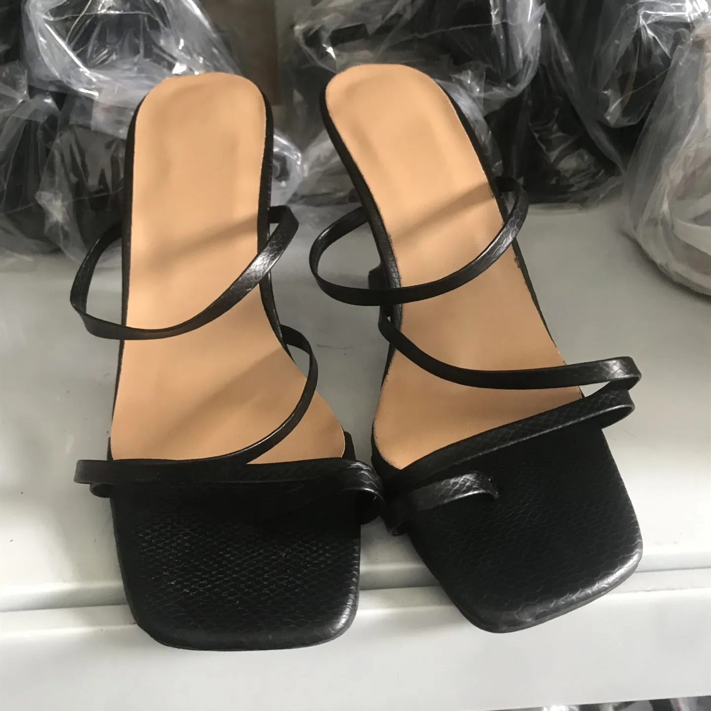 PDEP elegant sexy comfortable fashion heel 8cm big size open-toe slippers high heel women dress shoes high heel sandals, Black,white
PDEP elegant sexy comfortable fashion heel 8cm big size open-toe slippers high heel women dress shoes high heel sandals, Black,white
