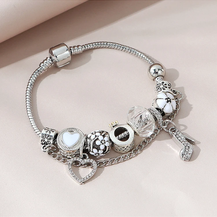 Best Selling Titanium Plated Drop Oil Flower Heart Charm Bracelet Exquisite Crystal Heart Shoes Charm Bracelet, Picture color
Best Selling Titanium Plated Drop Oil Flower Heart Charm Bracelet Exquisite Crystal Heart Shoes Charm Bracelet, Picture color