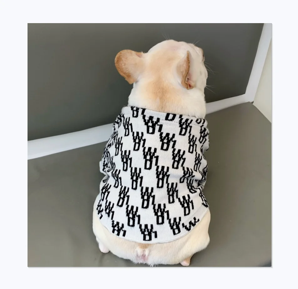 Black And White Double-sided Street Fashion Trend Design Korean Popular Brand Pet Dog Sweater
Black And White Double-sided Street Fashion Trend Design Korean Popular Brand Pet Dog Sweater