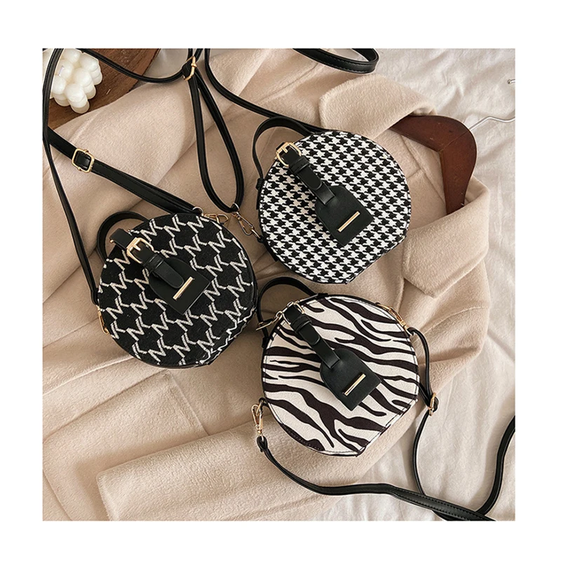 2021 Women Brand Handbags Houndstooth Shoulder Bag Female Trendy Top-handle Round Totes Luxury Small Two-way Zip Crossbody Purse
2021 Women Brand Handbags Houndstooth Shoulder Bag Female Trendy Top-handle Round Totes Luxury Small Two-way Zip Crossbody Purse