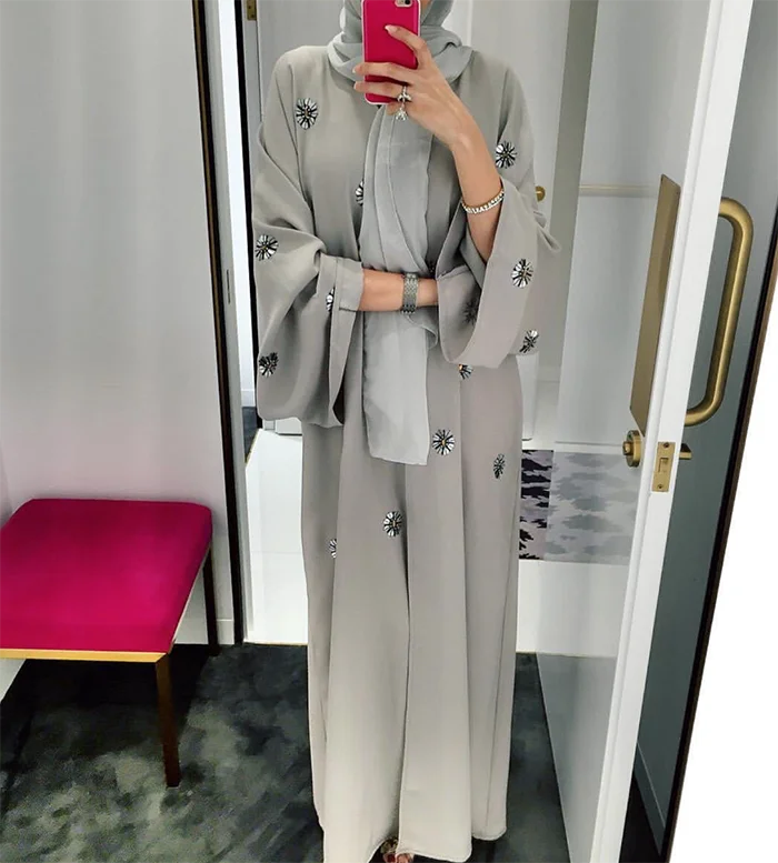 2021 Wholesale Muslim embroidered robe Ramadan Dubai Middle East Islamic cardigan robe dress, Picture color
2021 Wholesale Muslim embroidered robe Ramadan Dubai Middle East Islamic cardigan robe dress, Picture color