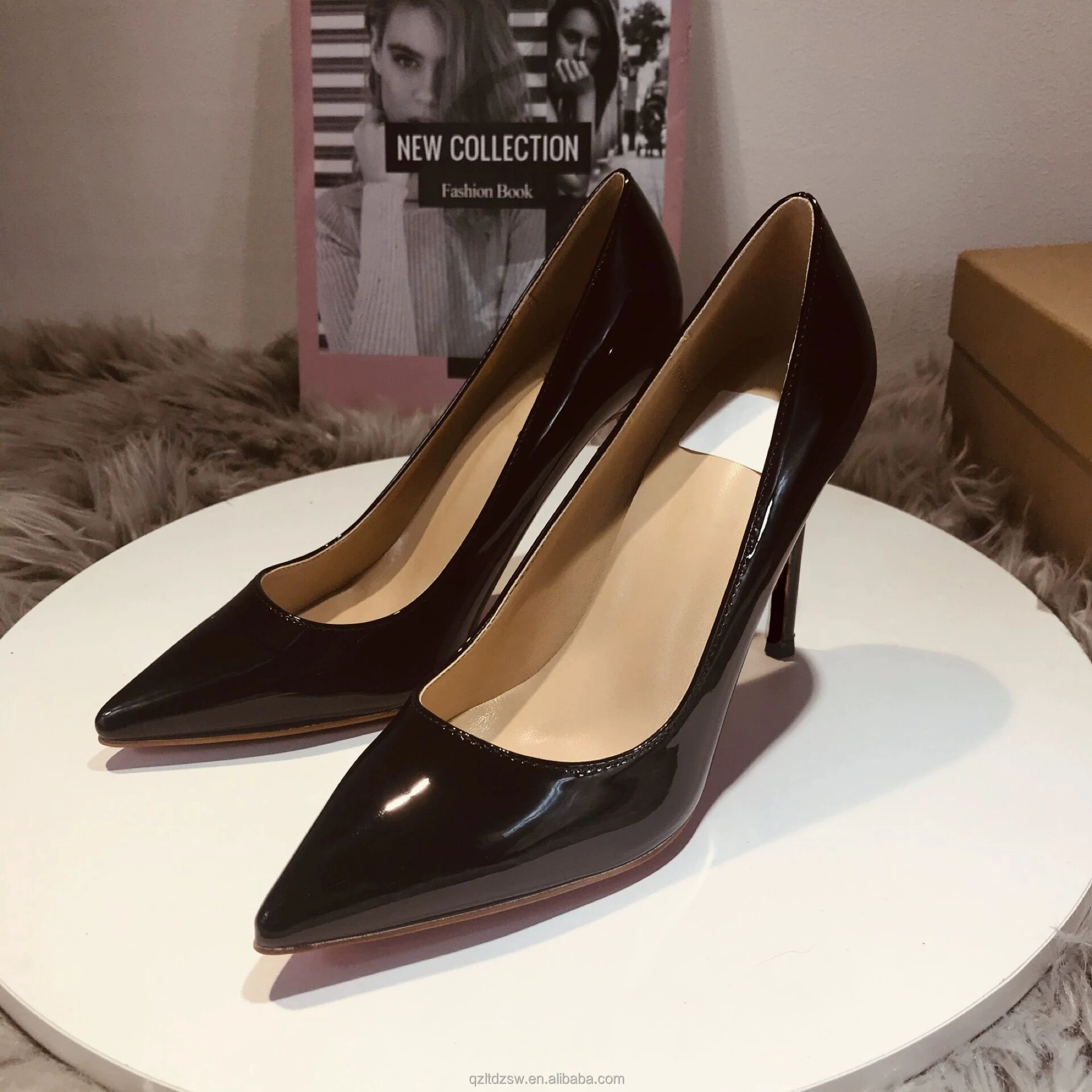 2021 Red bottoms heels women luxury designer high heel shoes party wedding glitter Pumps high quality Women Dress shoes
2021 Red bottoms heels women luxury designer high heel shoes party wedding glitter Pumps high quality Women Dress shoes