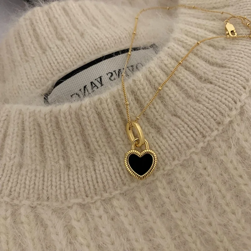 Lateefah OEM Love Black and White Double Sided Simple Necklace Heart Shaped Necklace Jewelry
Lateefah OEM Love Black and White Double Sided Simple Necklace Heart Shaped Necklace Jewelry
