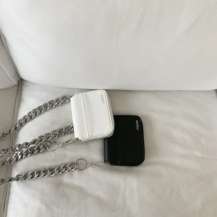 Thick chain Mini crossbody bag for Girls 2021 Designer Chest bag Cute Coin Purse Female
Thick chain Mini crossbody bag for Girls 2021 Designer Chest bag Cute Coin Purse Female