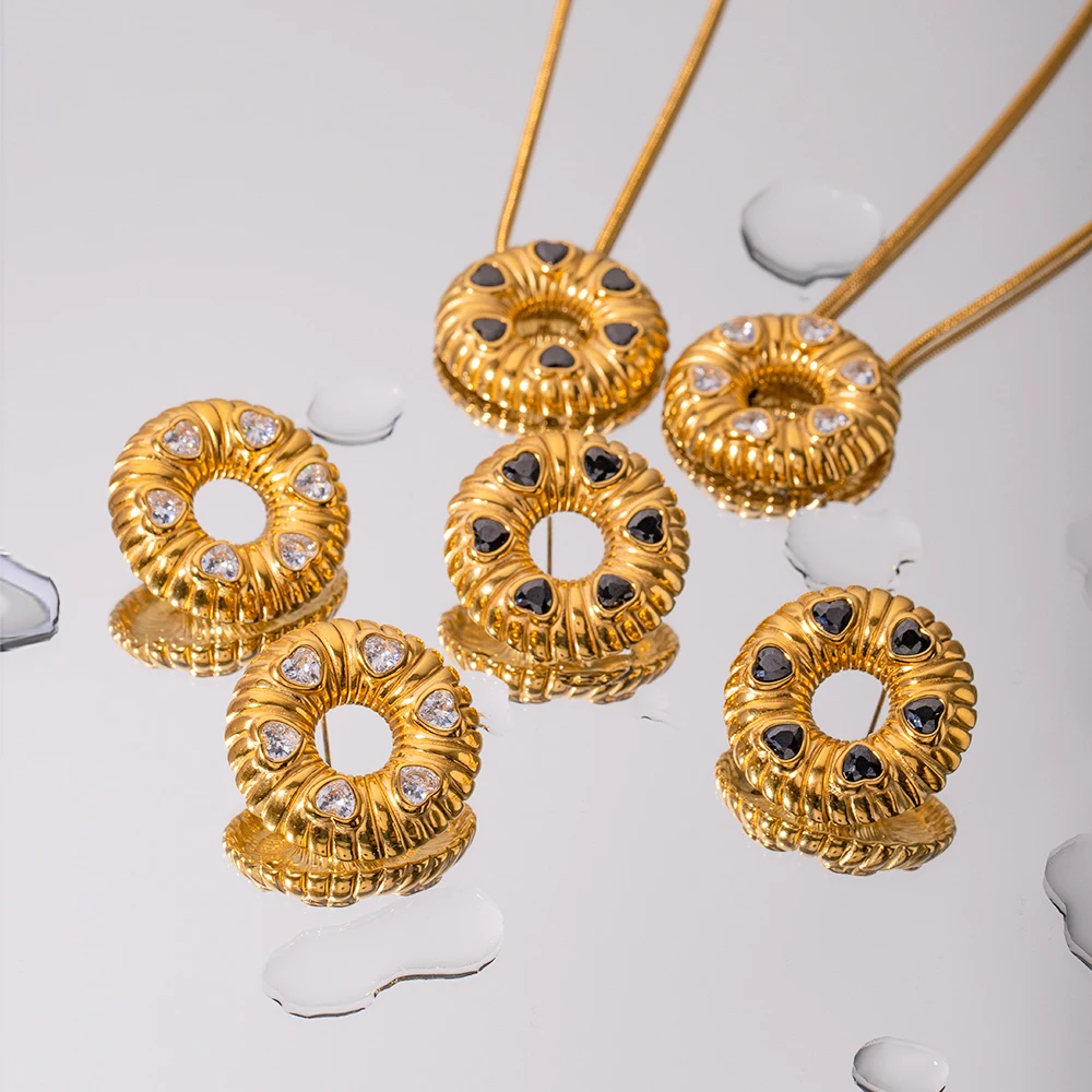 J&D Chunky 18K Gold PVD Plated Stainless Steel Jewelry Round Texture Black Heart Cubic Zircon Necklace
J&D Chunky 18K Gold PVD Plated Stainless Steel Jewelry Round Texture Black Heart Cubic Zircon Necklace