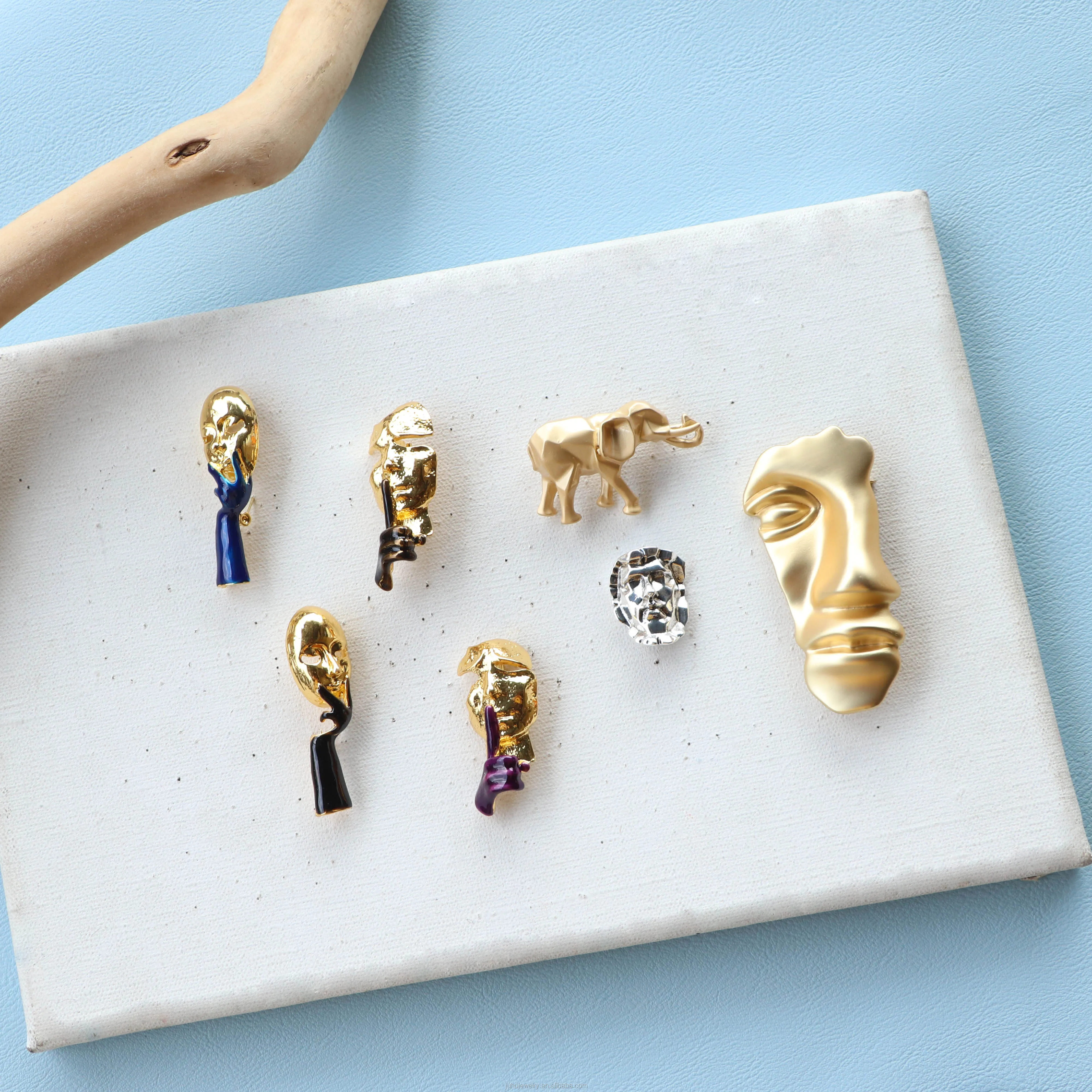 Alloy Brooch Face Three-dimensional Clothing Decorative Modeling Personality Jewelry For Women 2021 brooches, Colorful
Alloy Brooch Face Three-dimensional Clothing Decorative Modeling Personality Jewelry For Women 2021 brooches, Colorful