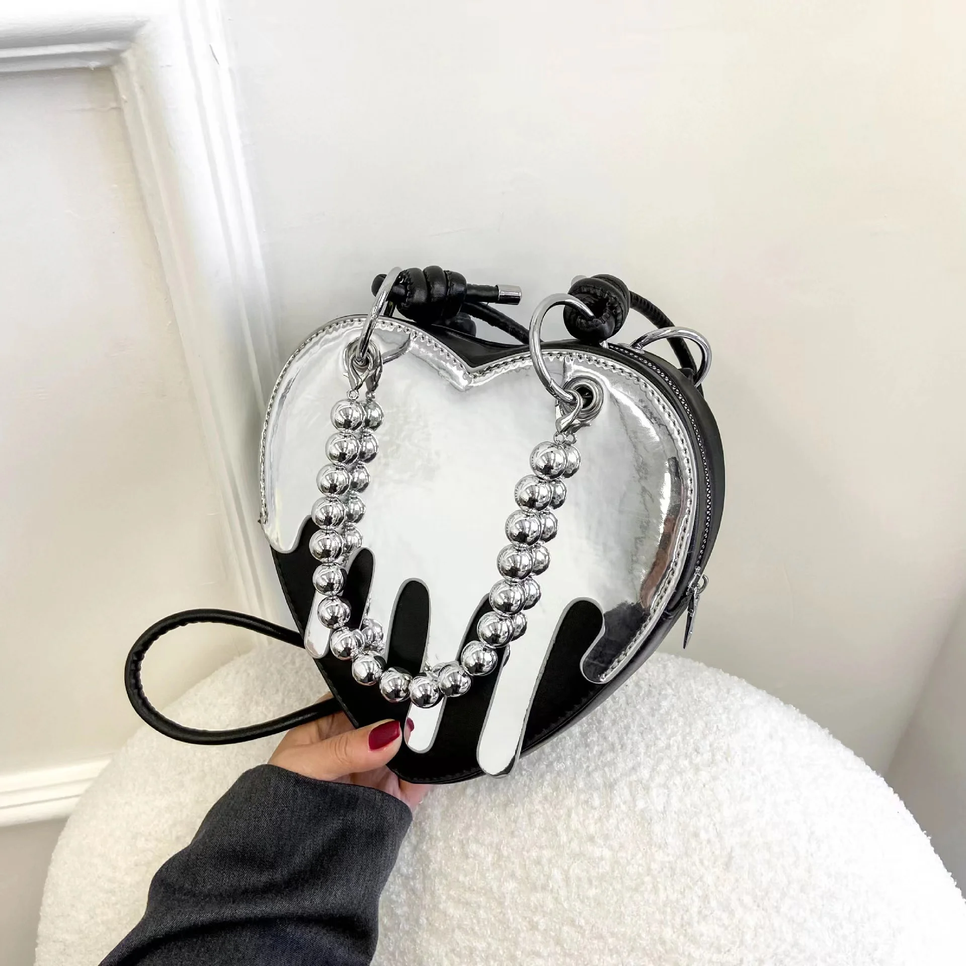 Hot sale unique designer heart purse pearl handle pu leather women shoulder fashion handbag ladies hand bags
Hot sale unique designer heart purse pearl handle pu leather women shoulder fashion handbag ladies hand bags