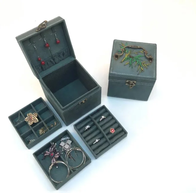 Women Girls Organizer Three Layers Earring Jewel Case Velvet Portable Packaging Gift Boxes Travel Jewelry Box with Knitting
Women Girls Organizer Three Layers Earring Jewel Case Velvet Portable Packaging Gift Boxes Travel Jewelry Box with Knitting