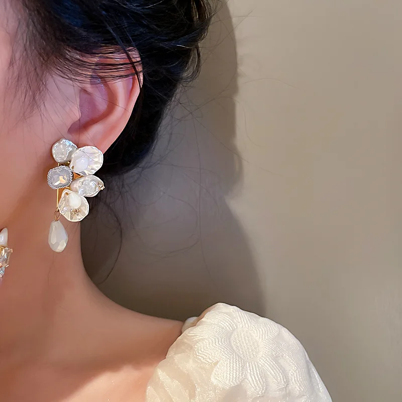 Luxury Drop Crystal Earrings Barouque Flowers Vintage Pearls INS Fashion Wedding Stud Earring Gifts Crystal Jewelry
Luxury Drop Crystal Earrings Barouque Flowers Vintage Pearls INS Fashion Wedding Stud Earring Gifts Crystal Jewelry
