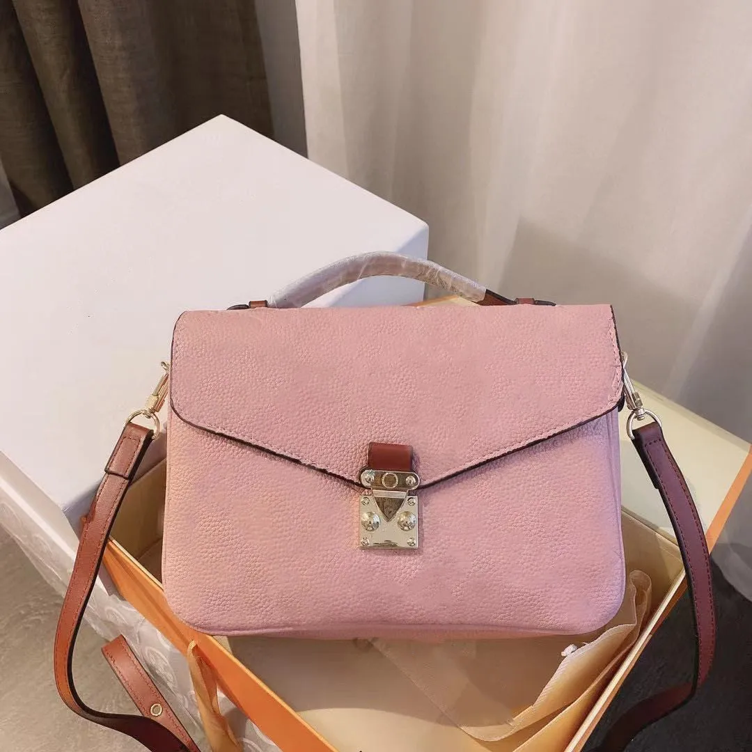 New Summer Lady Black One Shoulder small Suqare Middle cross body Bag Soft Real Leather Flap Women Cover Message Box Hand Bags
New Summer Lady Black One Shoulder small Suqare Middle cross body Bag Soft Real Leather Flap Women Cover Message Box Hand Bags