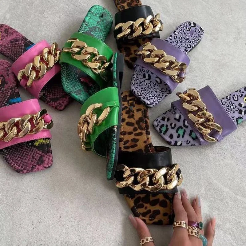 Summer 2021 Luxurious Women Fashion Casual Outdoor Beach Chain Decoration Plus Size Jerry Shoes Ladies Flat Slides Slippers
Summer 2021 Luxurious Women Fashion Casual Outdoor Beach Chain Decoration Plus Size Jerry Shoes Ladies Flat Slides Slippers