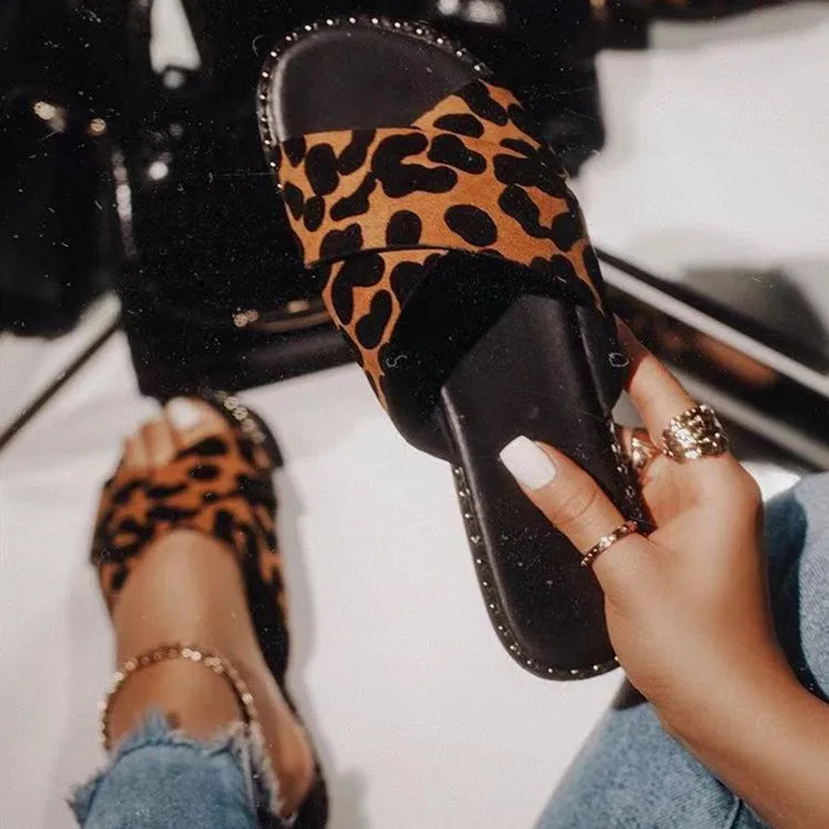 2021 new women's shoes rhinestone leopard print lace low heel sandals and slippers, Black and nude
2021 new women's shoes rhinestone leopard print lace low heel sandals and slippers, Black and nude