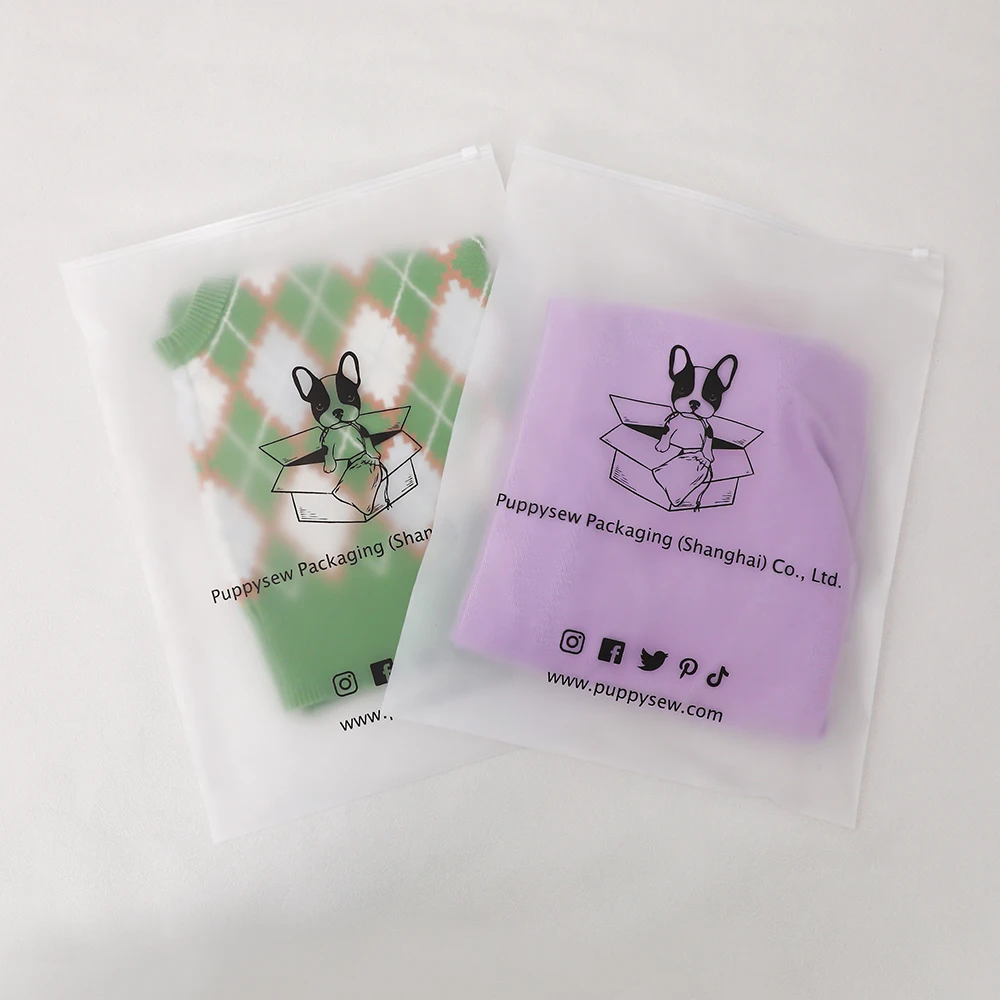 Custom Logo Poly Clothing Packaging Zip Lock Bags Personalized Packaging Zipper Bag Frosted Zipper Bag
Custom Logo Poly Clothing Packaging Zip Lock Bags Personalized Packaging Zipper Bag Frosted Zipper Bag
