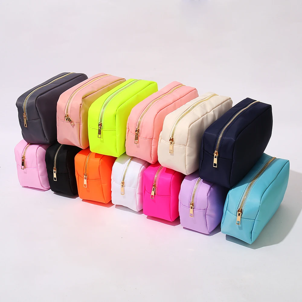 Low MOQ Stock Nylon Waterproof Portable Embroidery Letter Patches Logo Women Lady Toiletry Cosmetic Makeup Bag
Low MOQ Stock Nylon Waterproof Portable Embroidery Letter Patches Logo Women Lady Toiletry Cosmetic Makeup Bag