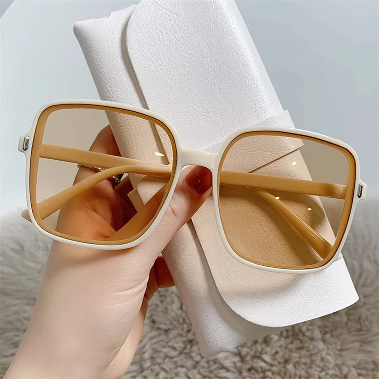 2023 custom Logo retro Design Luxury Oversized Square cheap plastic uv400 shades Sun Sunglasses Women Shades Gradient Sunglasses
2023 custom Logo retro Design Luxury Oversized Square cheap plastic uv400 shades Sun Sunglasses Women Shades Gradient Sunglasses