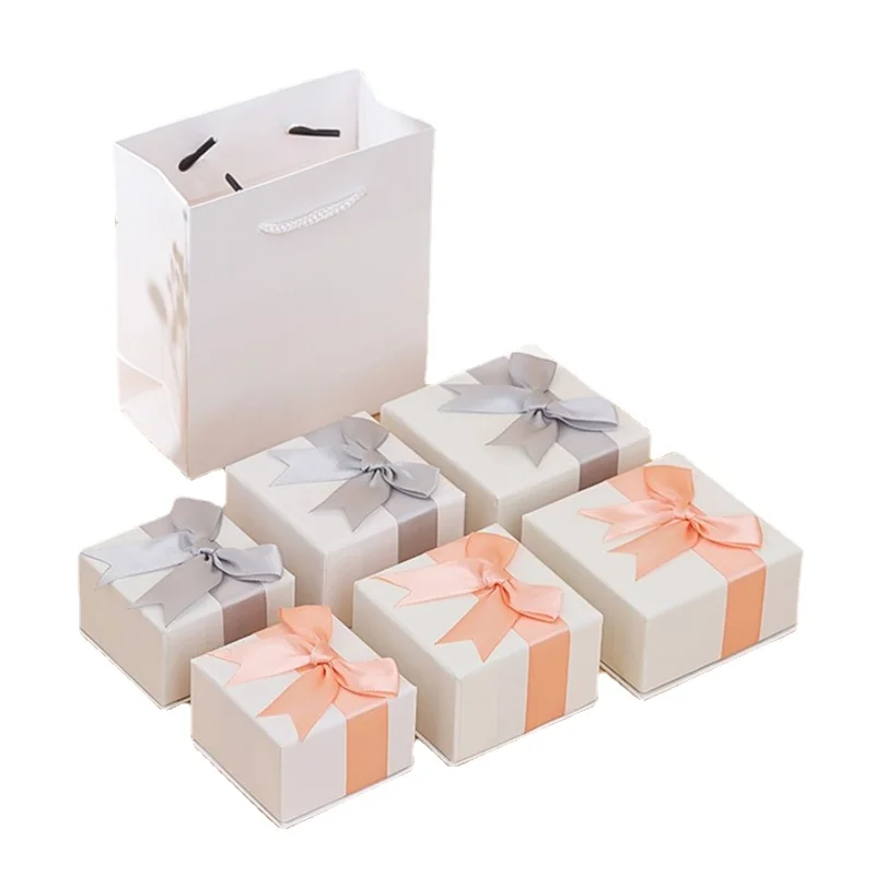 Wholesale Jewelry Box Packaging White Gift Boxes with Pink Gray Bow-knot Lid and Base Paper Boxes for Necklace Ring
Wholesale Jewelry Box Packaging White Gift Boxes with Pink Gray Bow-knot Lid and Base Paper Boxes for Necklace Ring