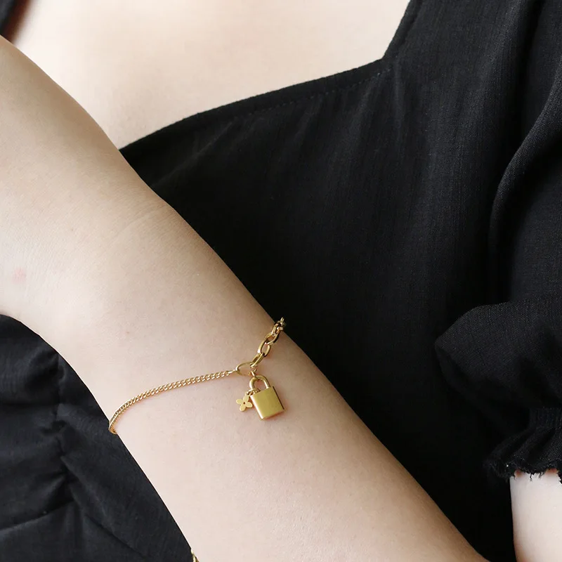 Latest design 18K Gold Plated Stainless Steel Lock Charm Adjustable Link Chain Bracelet For Women
Latest design 18K Gold Plated Stainless Steel Lock Charm Adjustable Link Chain Bracelet For Women