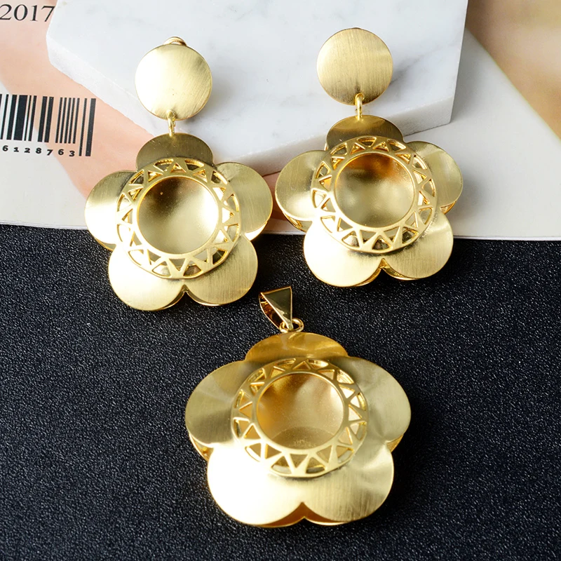 NEW Fashion Copper Sets For Women New Design Earrings Pendant High Quality geometric Wedding Party Gifts Trendy
NEW Fashion Copper Sets For Women New Design Earrings Pendant High Quality geometric Wedding Party Gifts Trendy