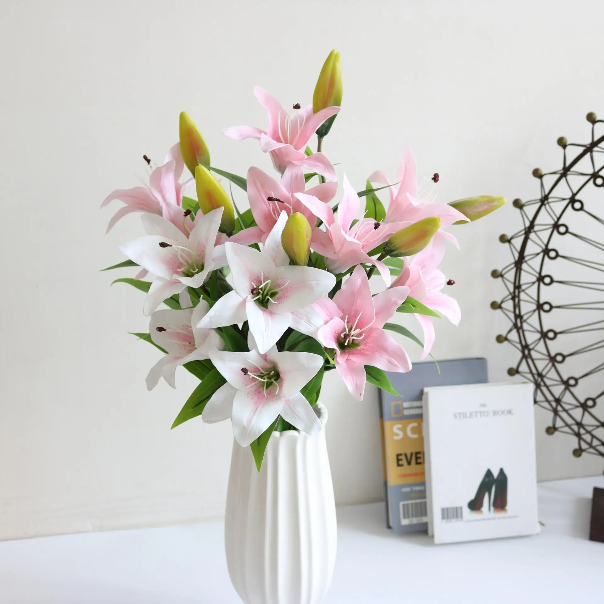 New Single 3 Head Film Feel Pve Lily Artificial Flower Plastic Flower Wedding Decoration High-end Artificial Flower
New Single 3 Head Film Feel Pve Lily Artificial Flower Plastic Flower Wedding Decoration High-end Artificial Flower