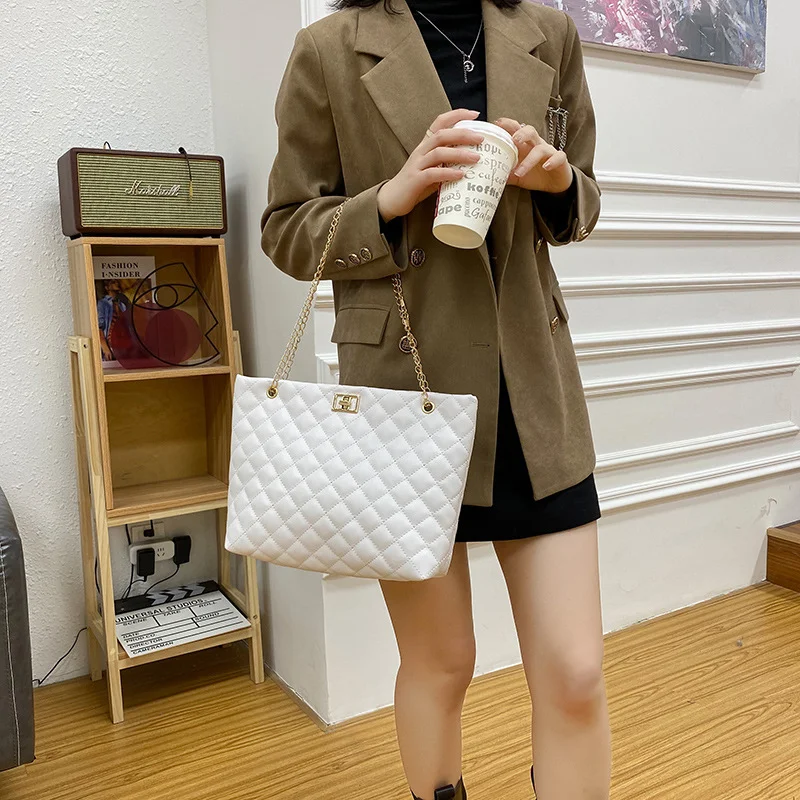 Guangzhou wholesale leather bags OEM handbags good quality tote bag purses and handbags women custom purse, Picture shown
Guangzhou wholesale leather bags OEM handbags good quality tote bag purses and handbags women custom purse, Picture shown